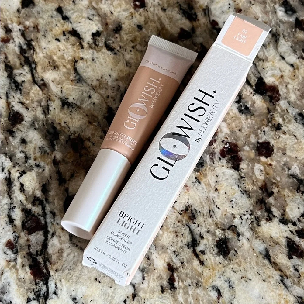 💕⚡️Huda Glowish Fair Light Bright Light Sheer Concealer